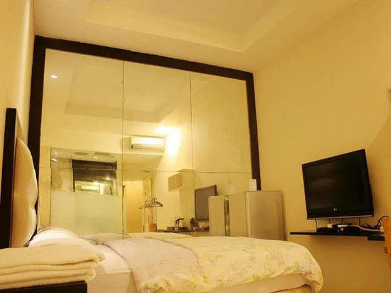 Magnolia Hotel Jakarta Exterior photo