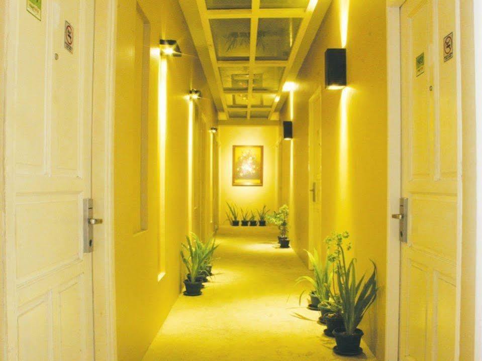 Magnolia Hotel Jakarta Exterior photo