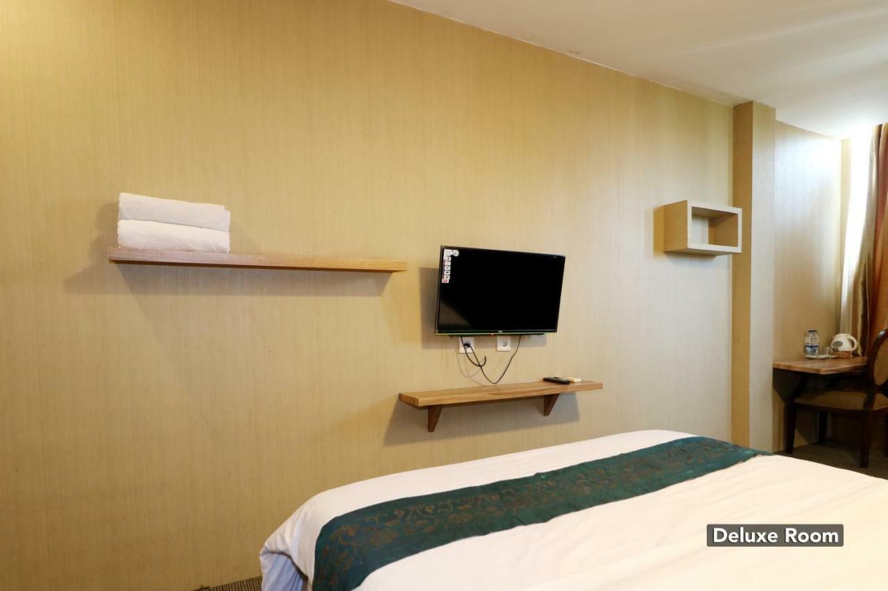 Magnolia Hotel Jakarta Exterior photo