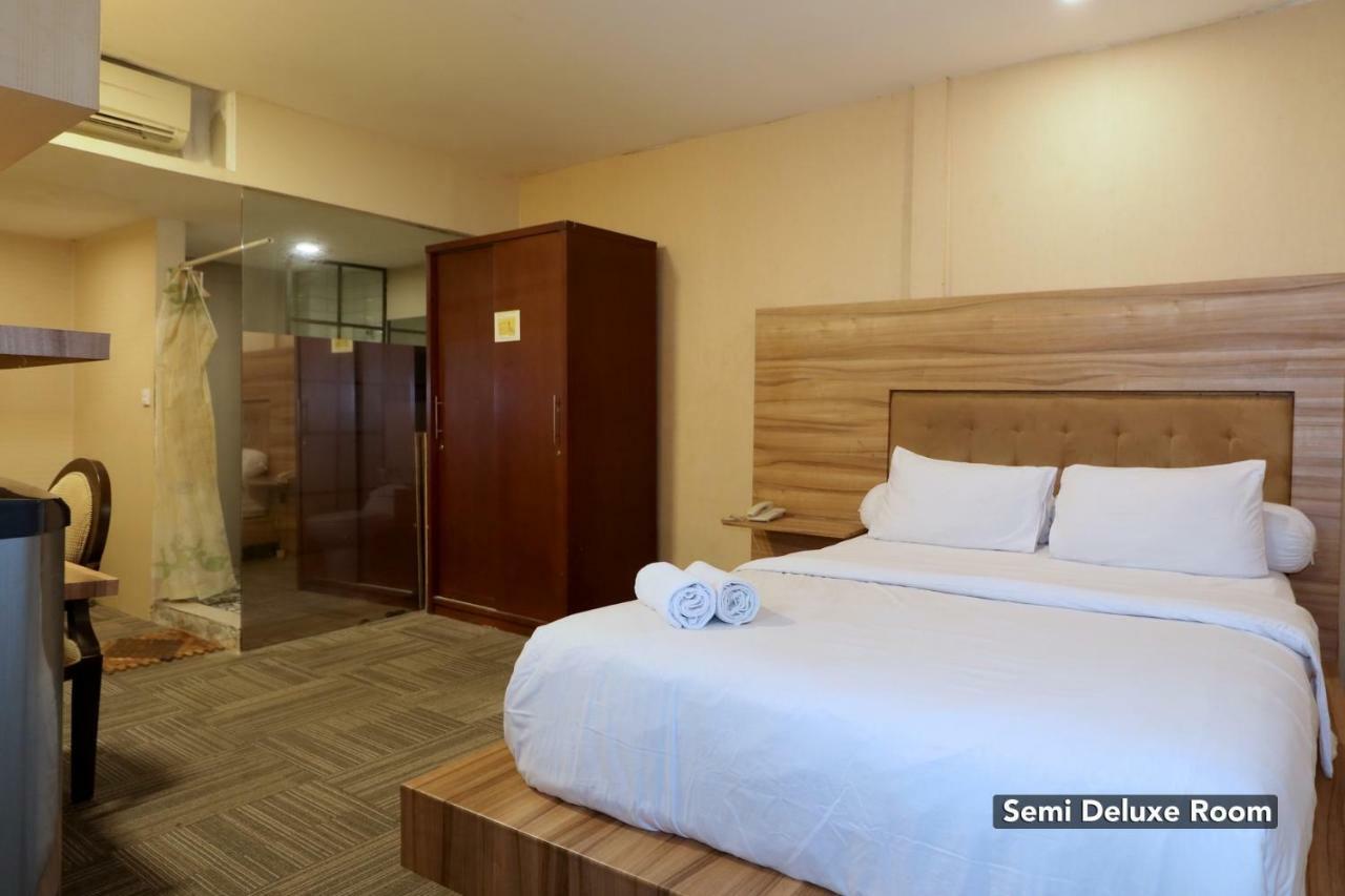 Magnolia Hotel Jakarta Exterior photo