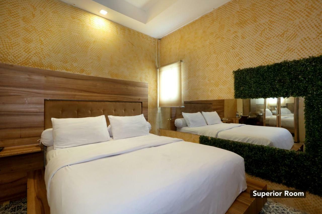 Magnolia Hotel Jakarta Exterior photo